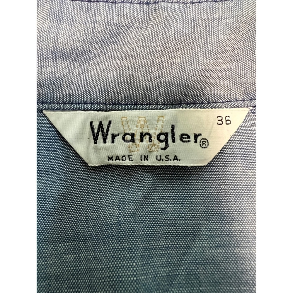 Vintage Wrangler Women Blue Chambray Embroidered Western Pearl Snap Shirt 36 M - Picture 2 of 8
